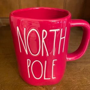 Look!  Bundle of RD Christmas mugs